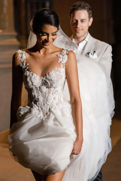 Chicloth Sleeveless Tulle Wedding Dress Long With Appliques