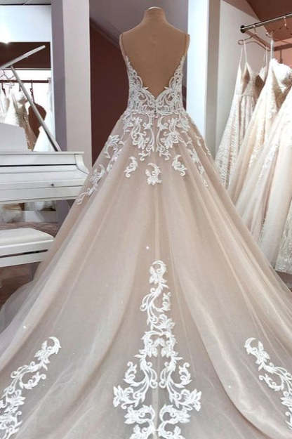 Chicloth Spaghetti-Straps V-Neck Wedding Dress Sleeveless With Lace Appliques
