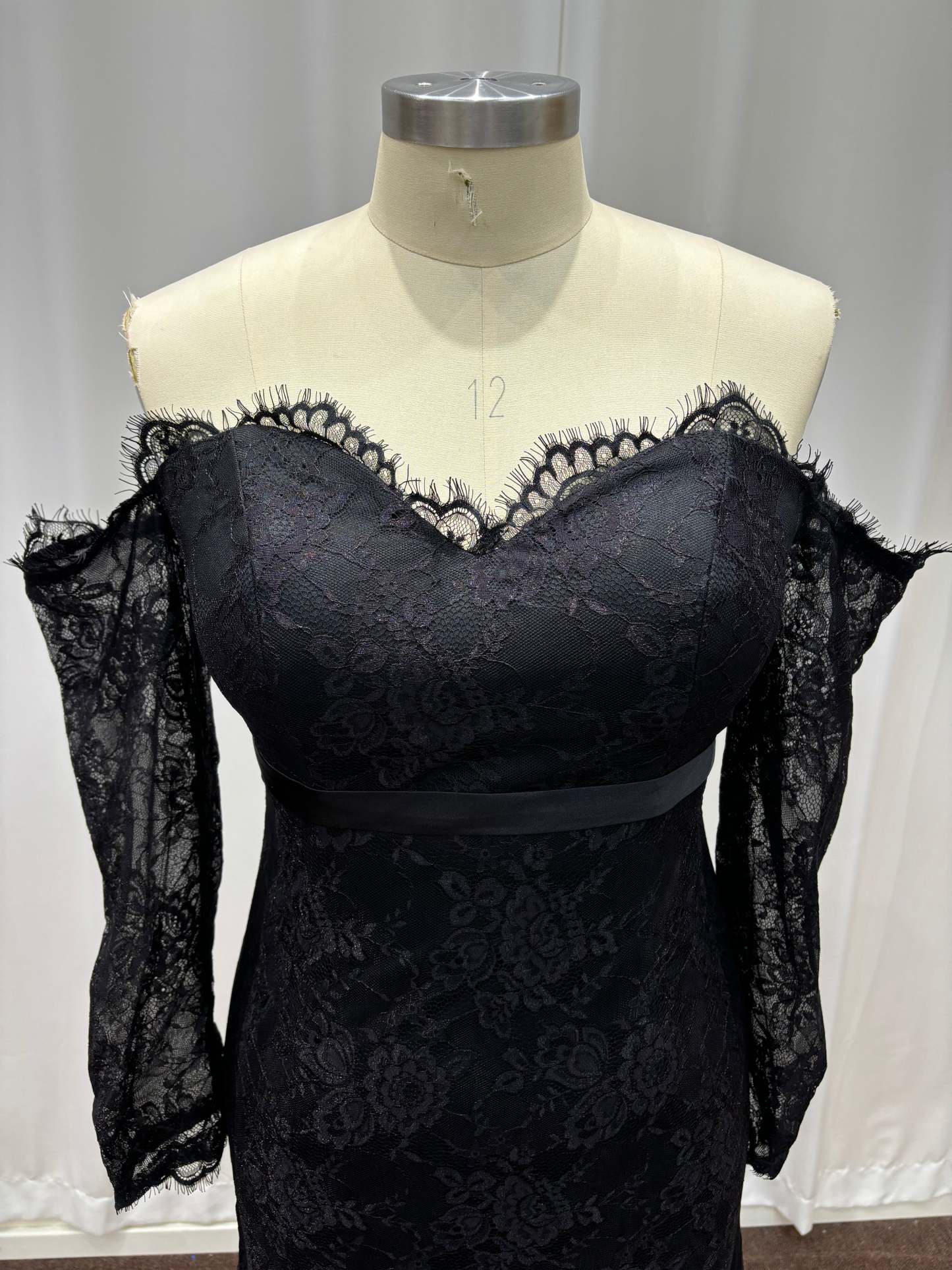 Black Off-The-Shoulder Lace Long Sleeves Mermaid Evening Dresses