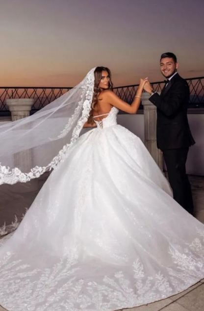 Chicloth Sweetheart Ball Gown Wedding Dress Lace Appliques Online Lace-up