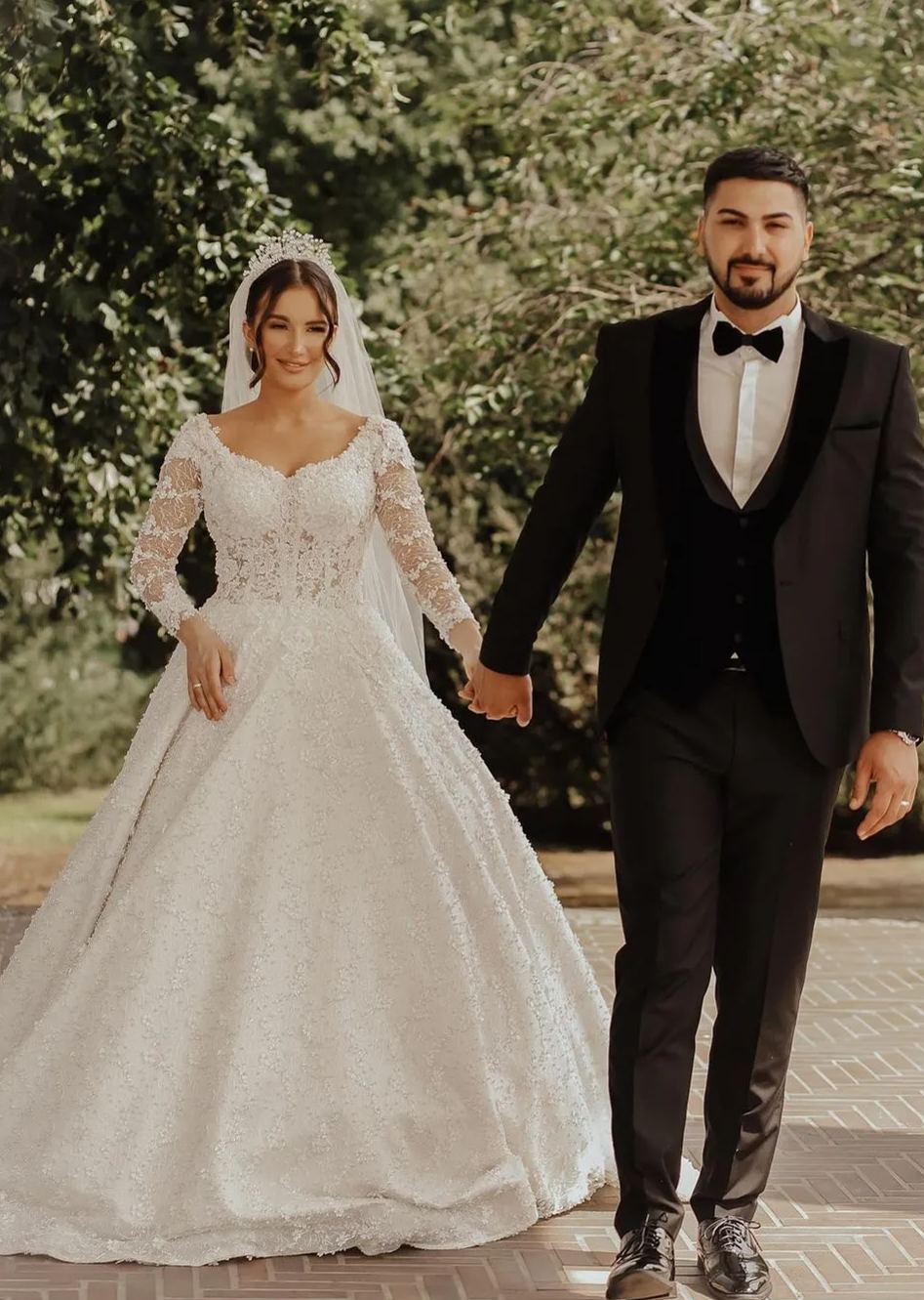 Chicloth Ball Gown Wedding Dress Long Sleeves With Lace Appliques