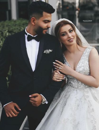 Chicloth V-Neck Sleeveless Ball Gown Wedding Dress With Silver Applqiues