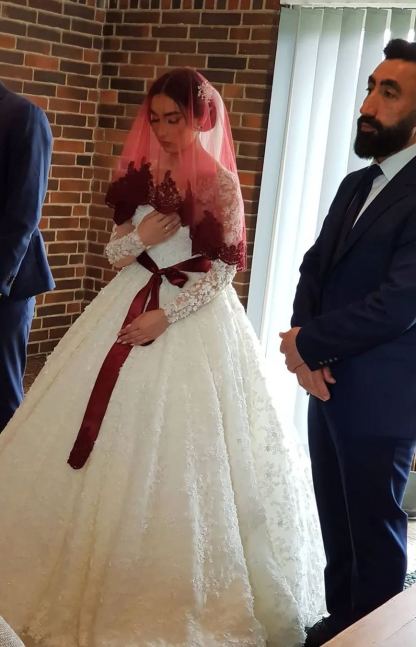Chicloth Long Sleeves Lace Ball Gown Wedding Dress Off-the-Shoulder