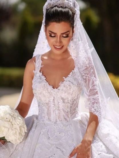 Chicloth Off-the-Shoulder Ball Gown Wedding Derss With Lace Appliques