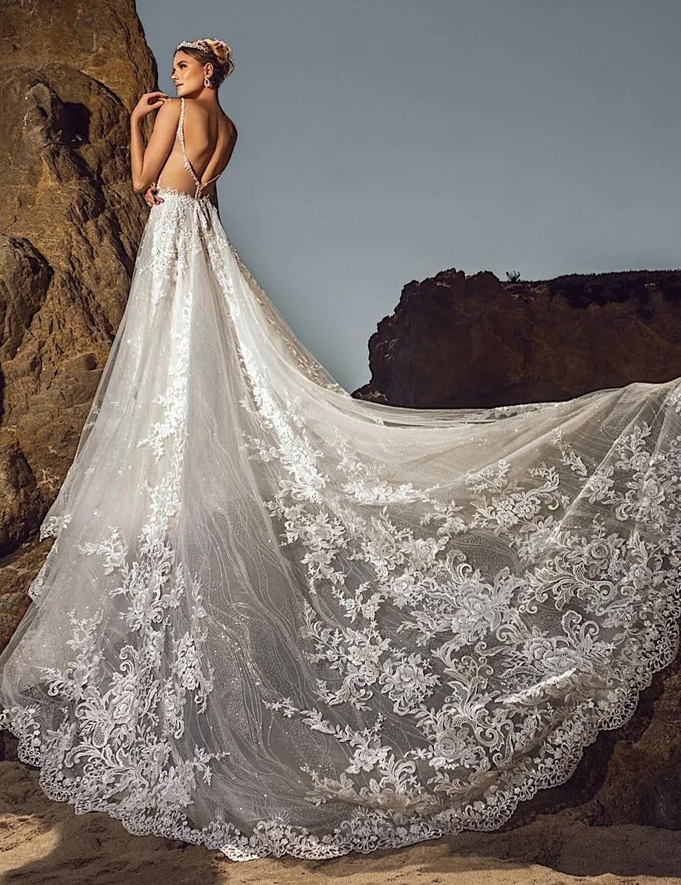 Chicloth Sleeveless V-Neck Wedding Dress Lace Open Back