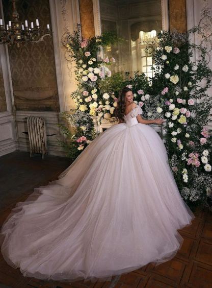 Chicloth Off-the-Shoulder Ball Gown Tulle Wedding Dress Shinning Sequins