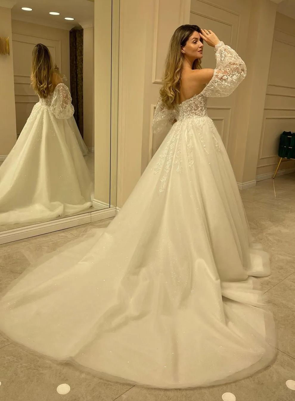 Chicloth Sweetheart Lace Wedding Dress Detachable Sleeves