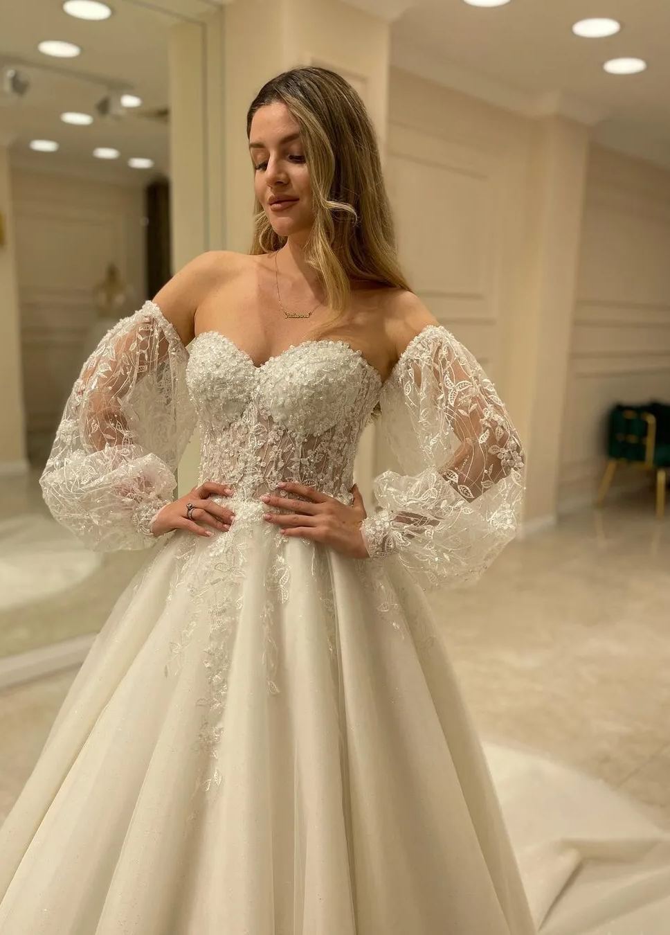 Chicloth Sweetheart Lace Wedding Dress Detachable Sleeves