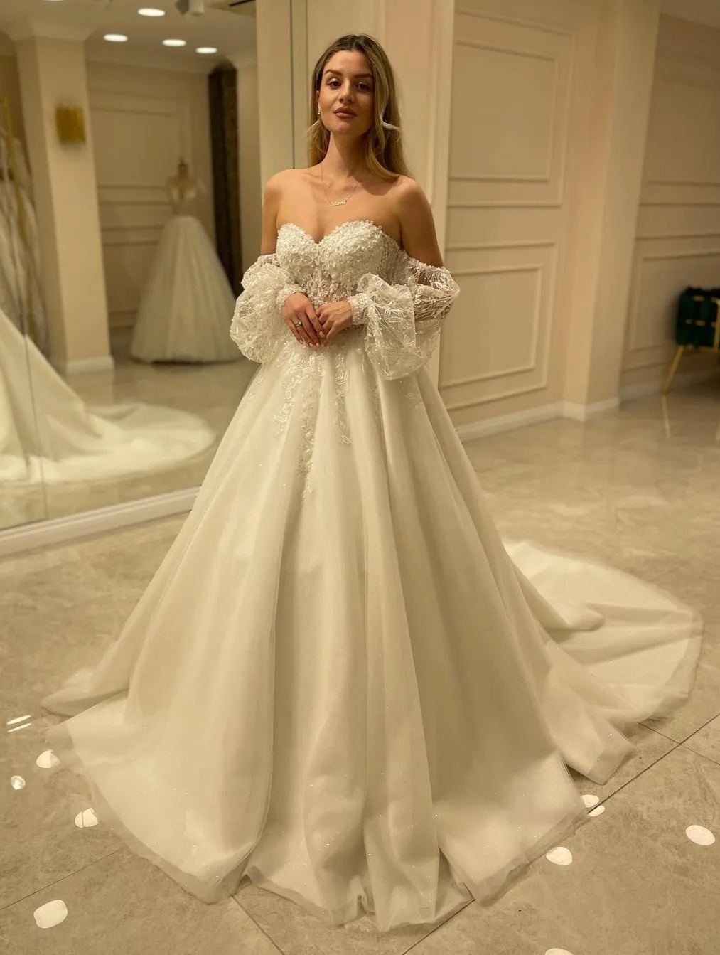 Chicloth Sweetheart Lace Wedding Dress Detachable Sleeves