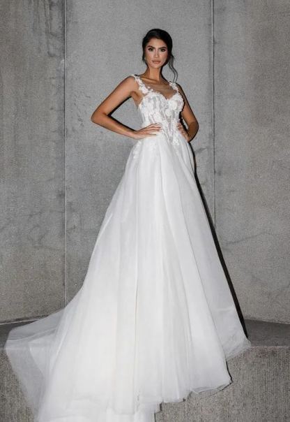 Chicloth Sleeveless Tulle Wedding Dress Long With Appliques