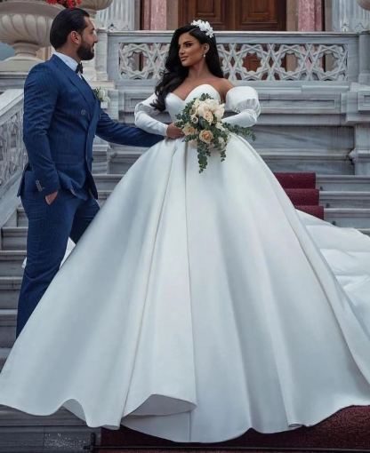Chicloth Sweetheart Ball Gown Satin Wedding Dress With Detachable Sleeves