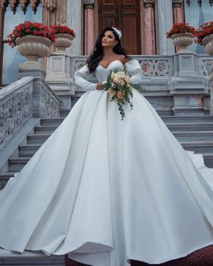 Chicloth Sweetheart Ball Gown Satin Wedding Dress With Detachable Sleeves