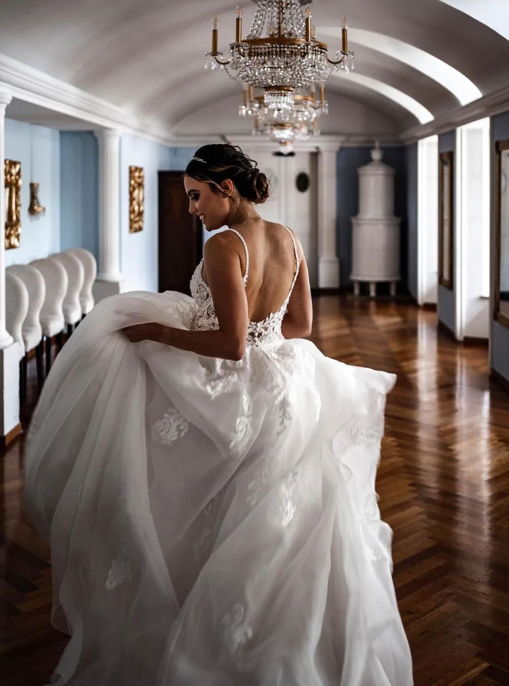 Chicloth Spaghetti-Straps Sleeveless Beach Wedding Dress With Appliques