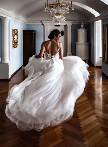 Chicloth Spaghetti-Straps Sleeveless Beach Wedding Dress With Appliques