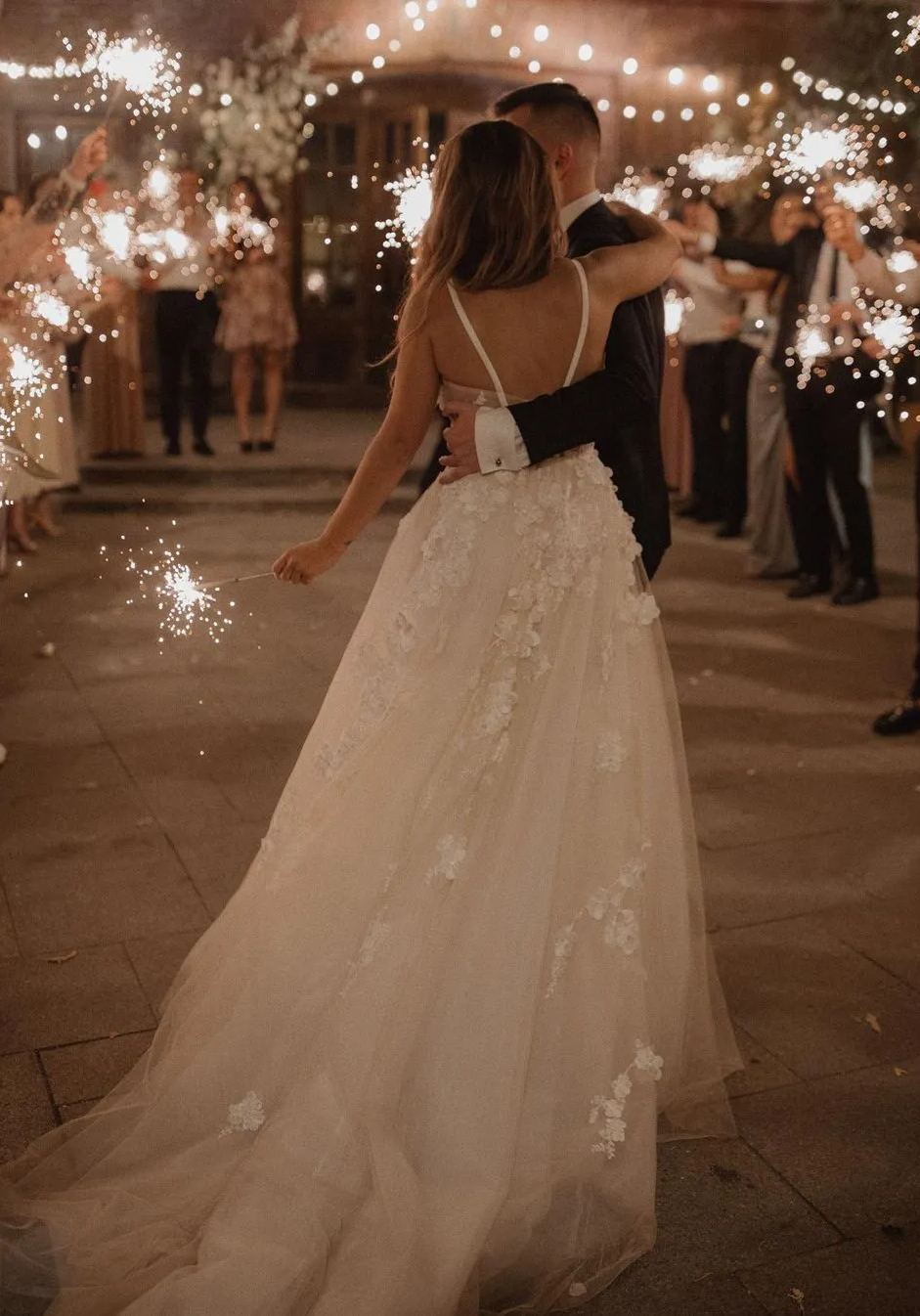 Chicloth Sleeveless V-Neck Beach Wedding Dress With Appliques