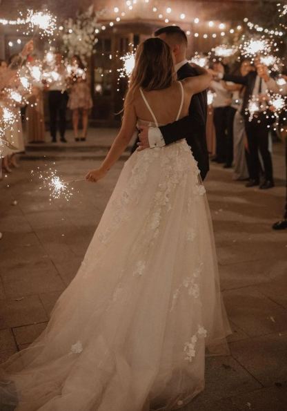 Chicloth Sleeveless V-Neck Beach Wedding Dress With Appliques