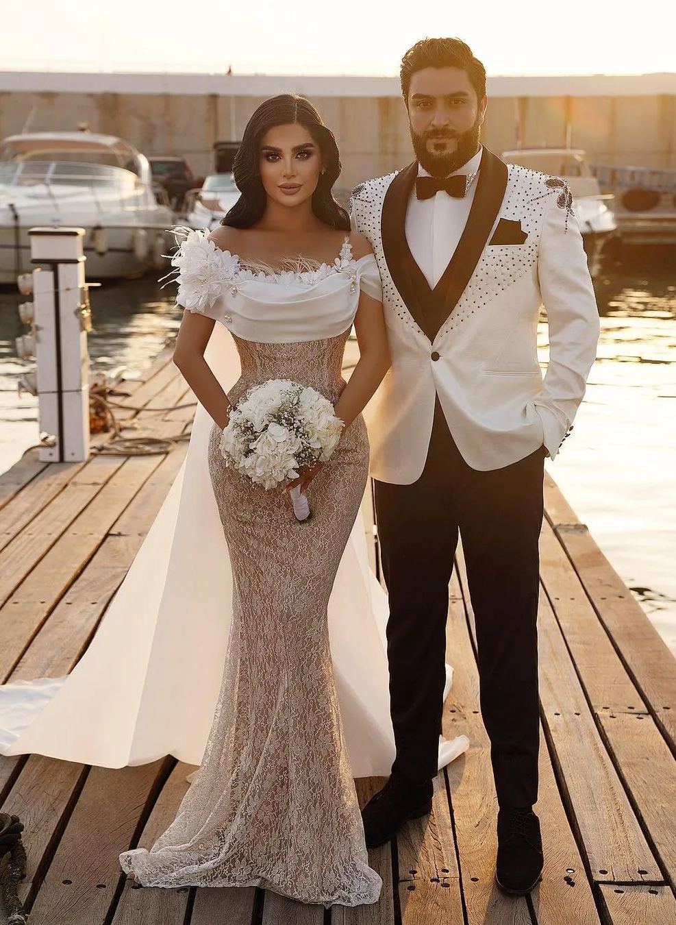 Chicloth Off-the-Shoulder Wedding Dress Mermaid Lace With Cape