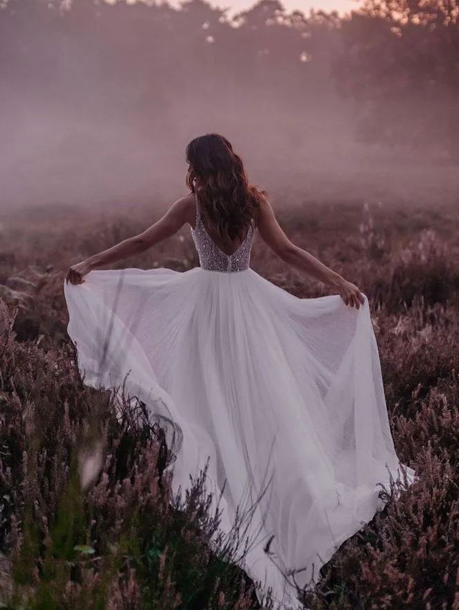 Chicloth V-Neck Sleeveless Wedding Dress Boho Long Tulle With Sequins