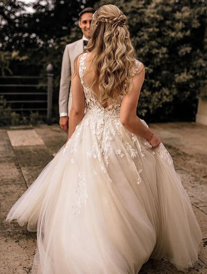 Chicloth Champagne Tulle Wedding Dress Sleeveless Open Back