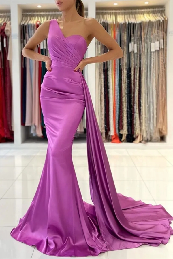 Classic One-Shoulder Ruched Satin Sheath/Column Bridesmaid Dresses Simple Wedding Party Dress with Sweep Train