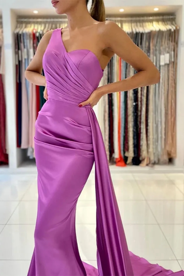 Classic One-Shoulder Ruched Satin Sheath/Column Bridesmaid Dresses Simple Wedding Party Dress with Sweep Train