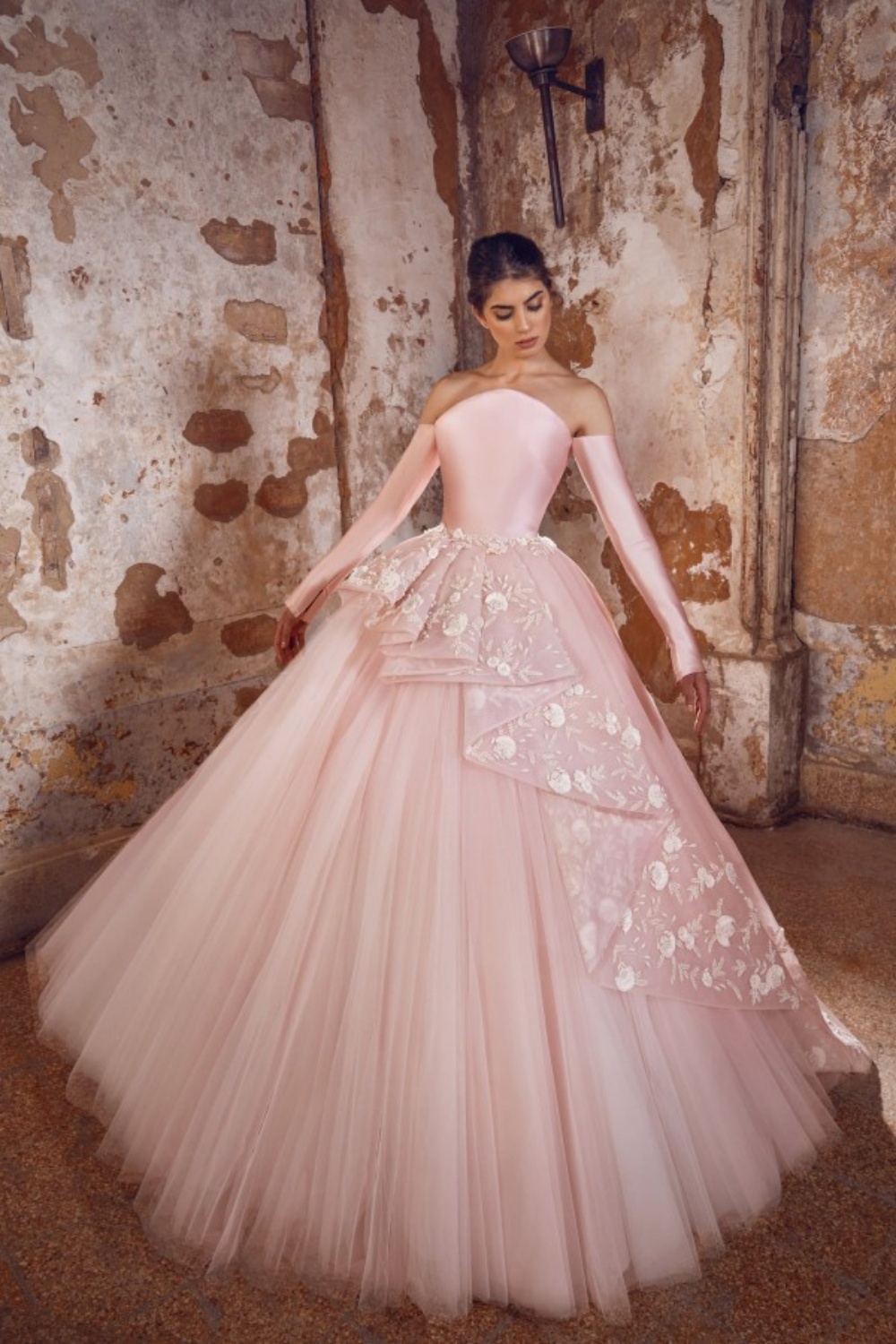 Romantic Sleeveless Tulle Princess Ball Gown with Floral Pattern