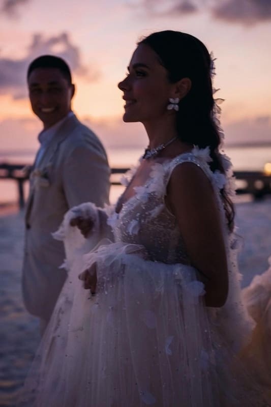 Romantic Tulle Lace Aline Wedding Dress V-Neck Long Bridal Dress - Wedding Dresses