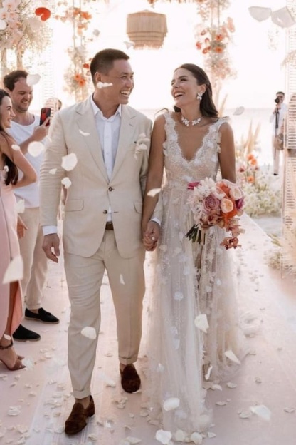 Romantic Tulle Lace Aline Wedding Dress V-Neck Long Bridal Dress - Wedding Dresses