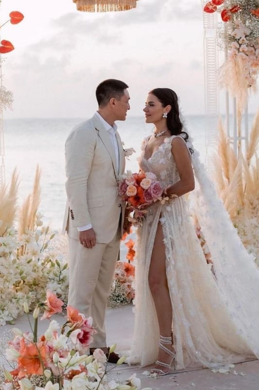 Romantic Tulle Lace Aline Wedding Dress V-Neck Long Bridal Dress - Wedding Dresses