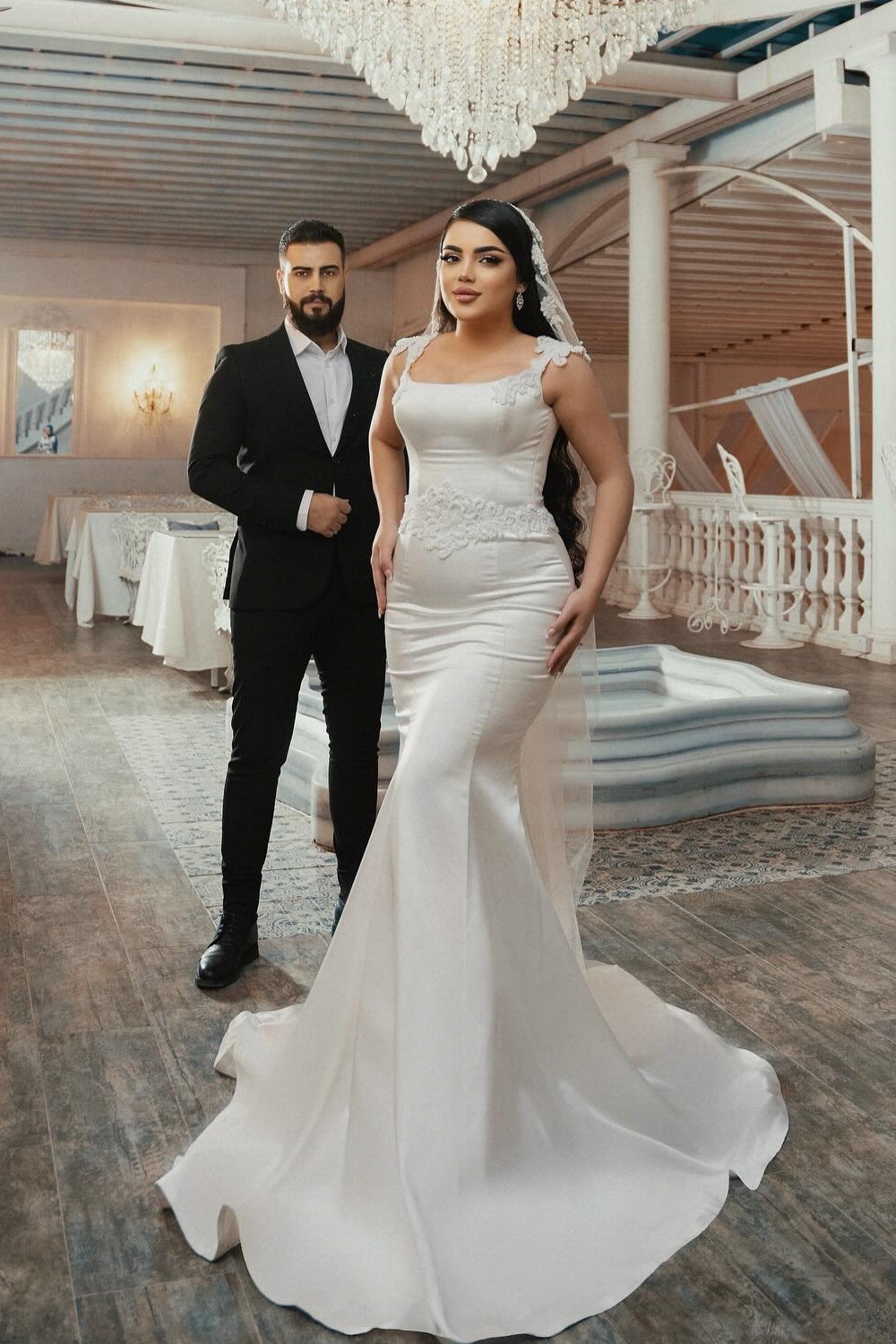 Stylish Square Neck Satin Wedding Dresses Mermaid Long Bridal Gowns with Appliques