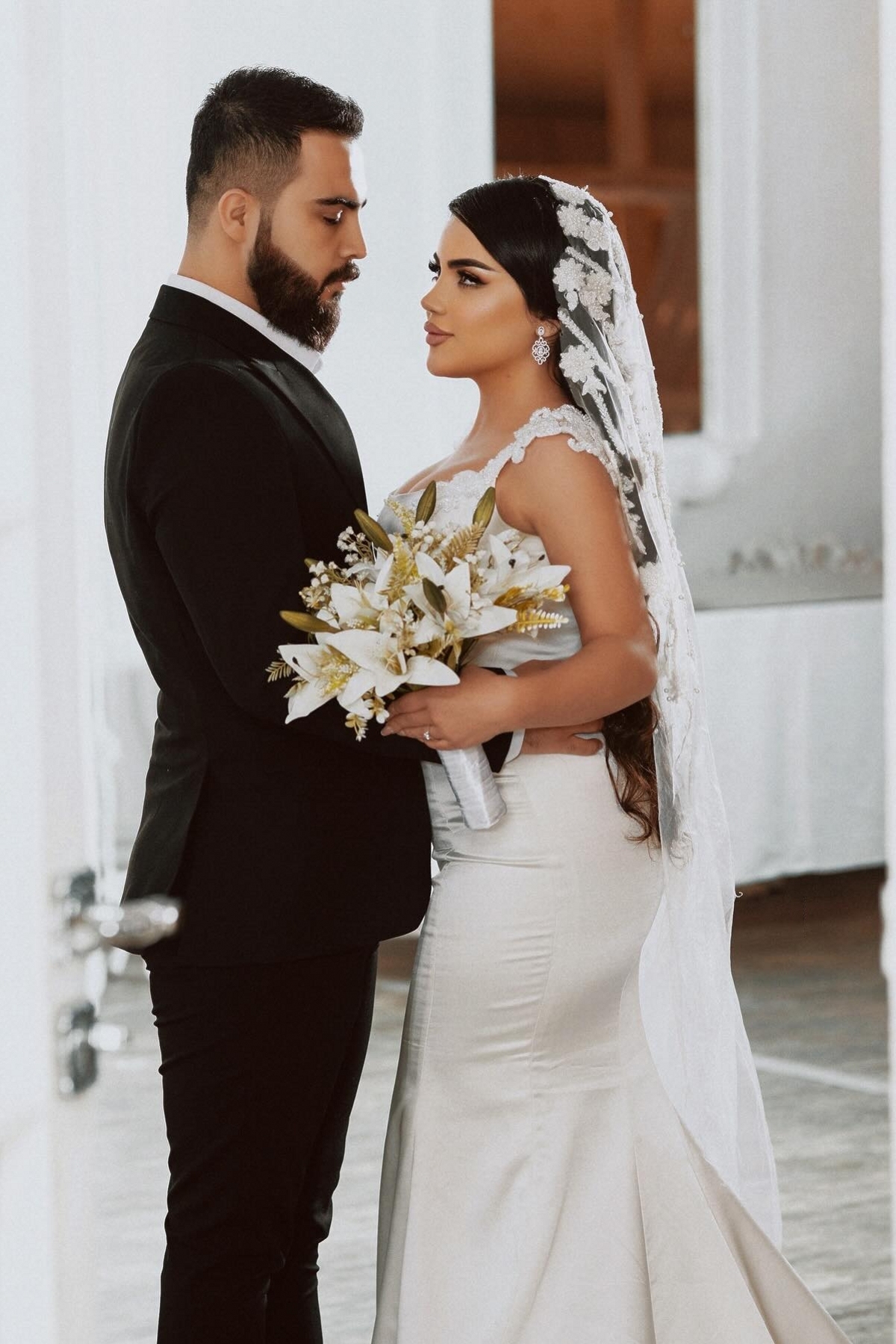 Stylish Square Neck Satin Wedding Dresses Mermaid Long Bridal Gowns with Appliques
