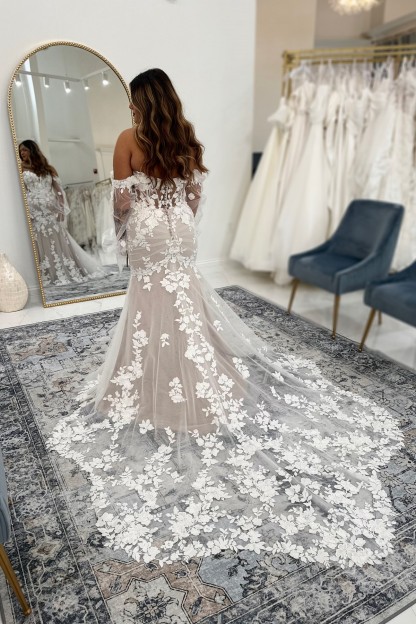 Classy Sweetheart Chapel Train Appliques Lace Mermaid Wedding Dresses 