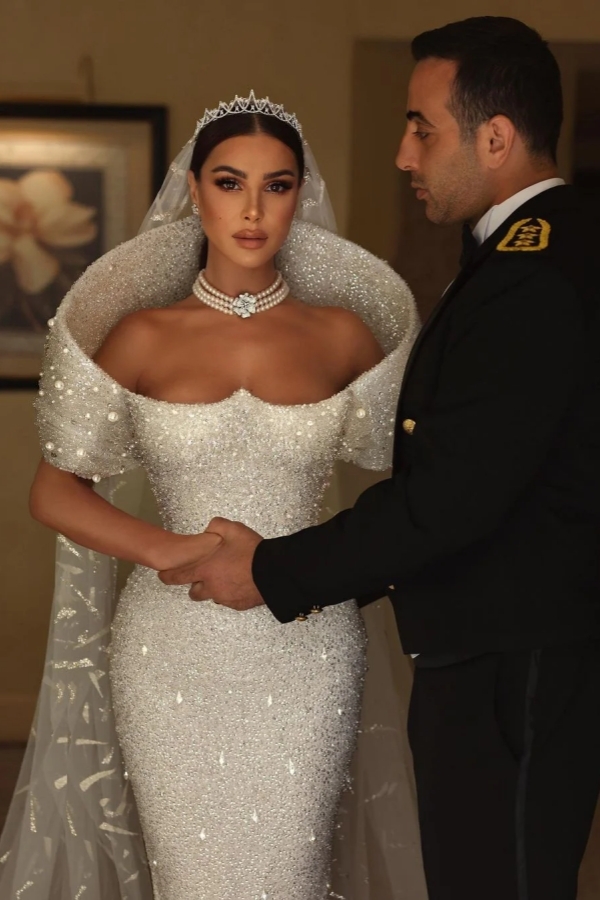 Chicloth  Sleeveless Mermaid Wedding Dress Sequins White Long Bridal Gown with Beadings