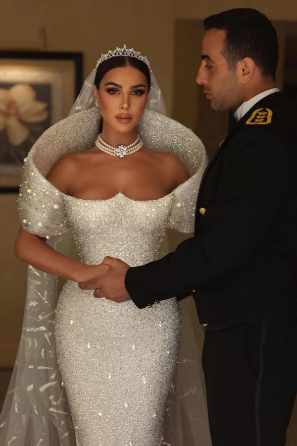 Chicloth Sleeveless Mermaid Wedding Dress Sequins White Long Bridal Gown with Beadings