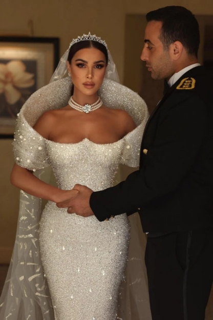 Chicloth  Sleeveless Mermaid Wedding Dress Sequins White Long Bridal Gown with Beadings