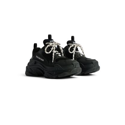 WOMEN'S TRIPLE S SNEAKER IN BLACK