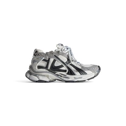WOMEN'S RUNNER SNEAKER IN GREY