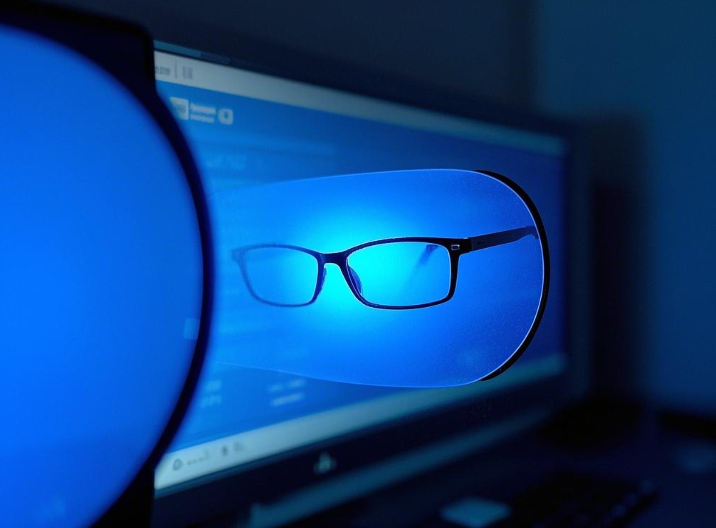 Must - Read for Digital Nomads: How Blue - Light - Blocking Glasses Improve Your Work Efficiency and Sleep Quality-Glasses Magic