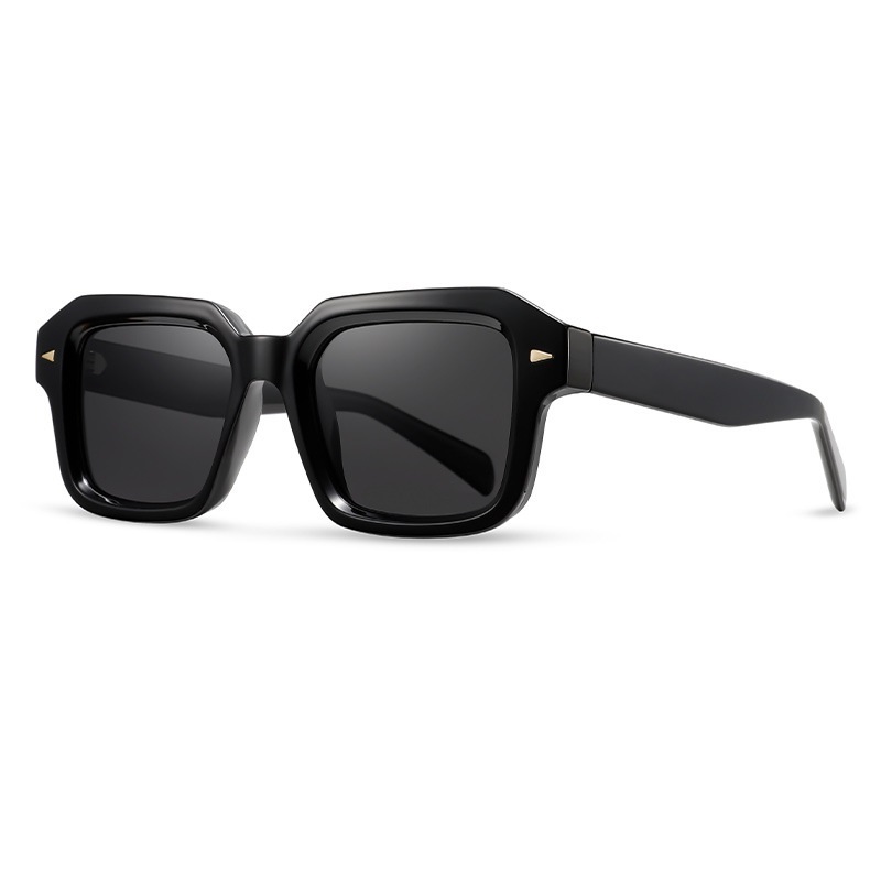 Clay-Fashionable sunglasses