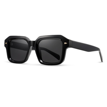 Clay-Fashionable sunglasses