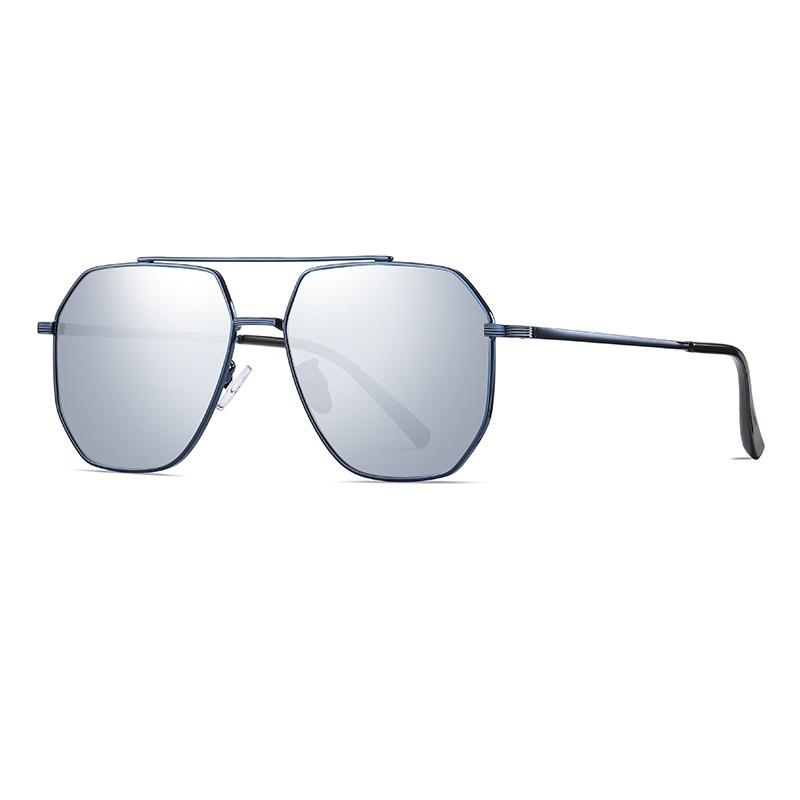 Cash-Fashionable sunglasses