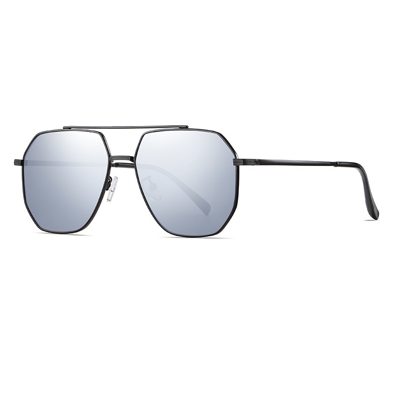 Cash-Fashionable sunglasses