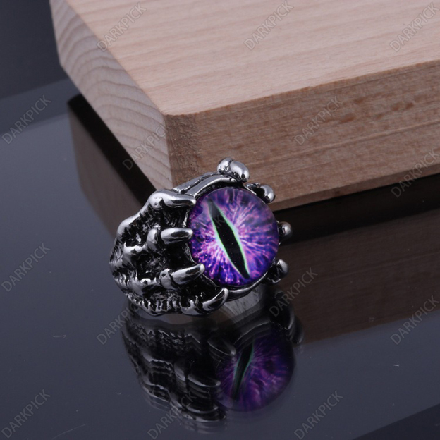 Wolf claw ring inlaid with devil's eye ring