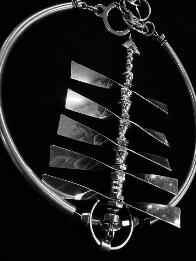 ILLUSORY Spine Necklace