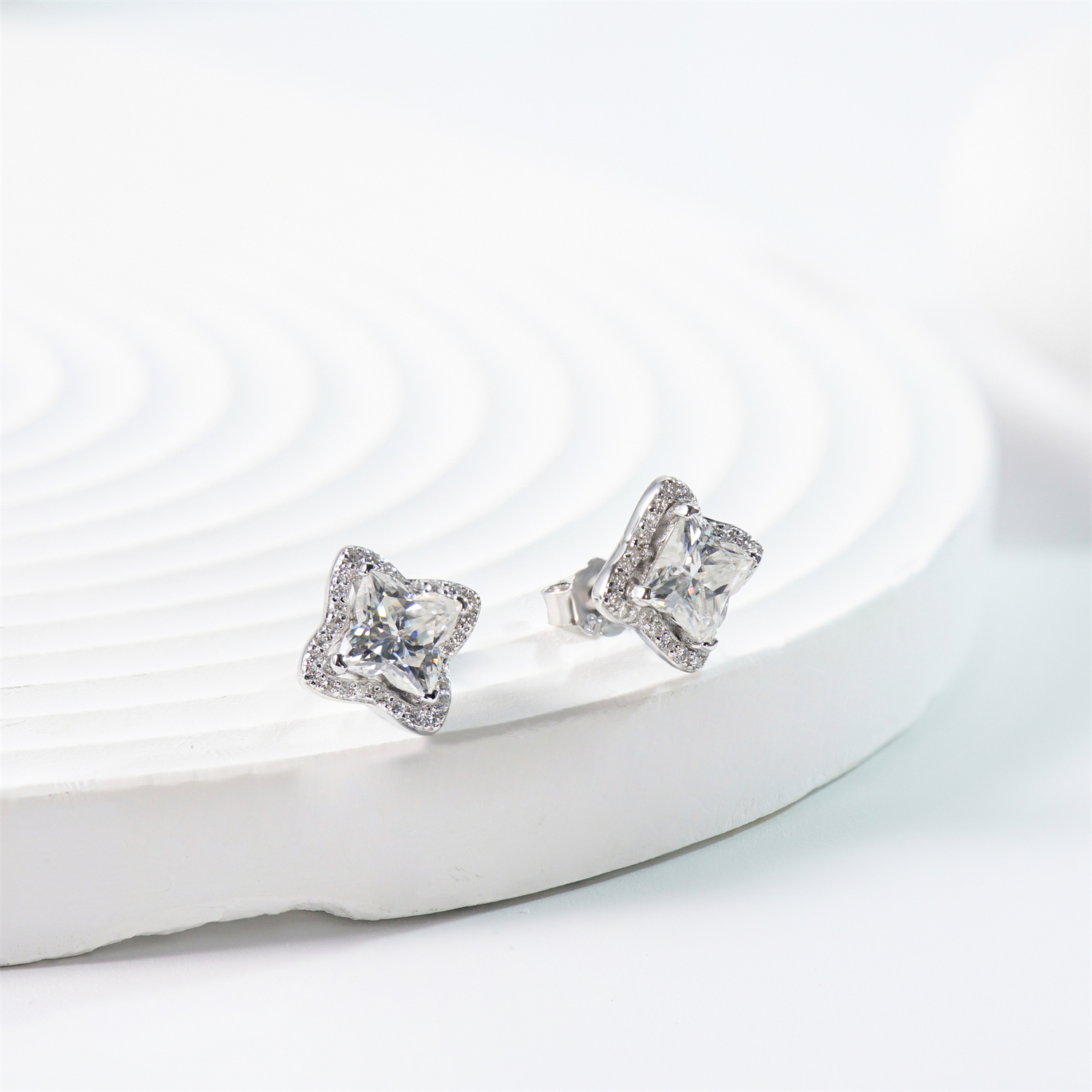 Delzzad Bling Luxury Four-Leaf Clover Earrings Lab-Created Moissanite Stud Earring S925 Sterling Silver Moissanite Jewelry Perfect  Gift for Men Women Wedding Set
