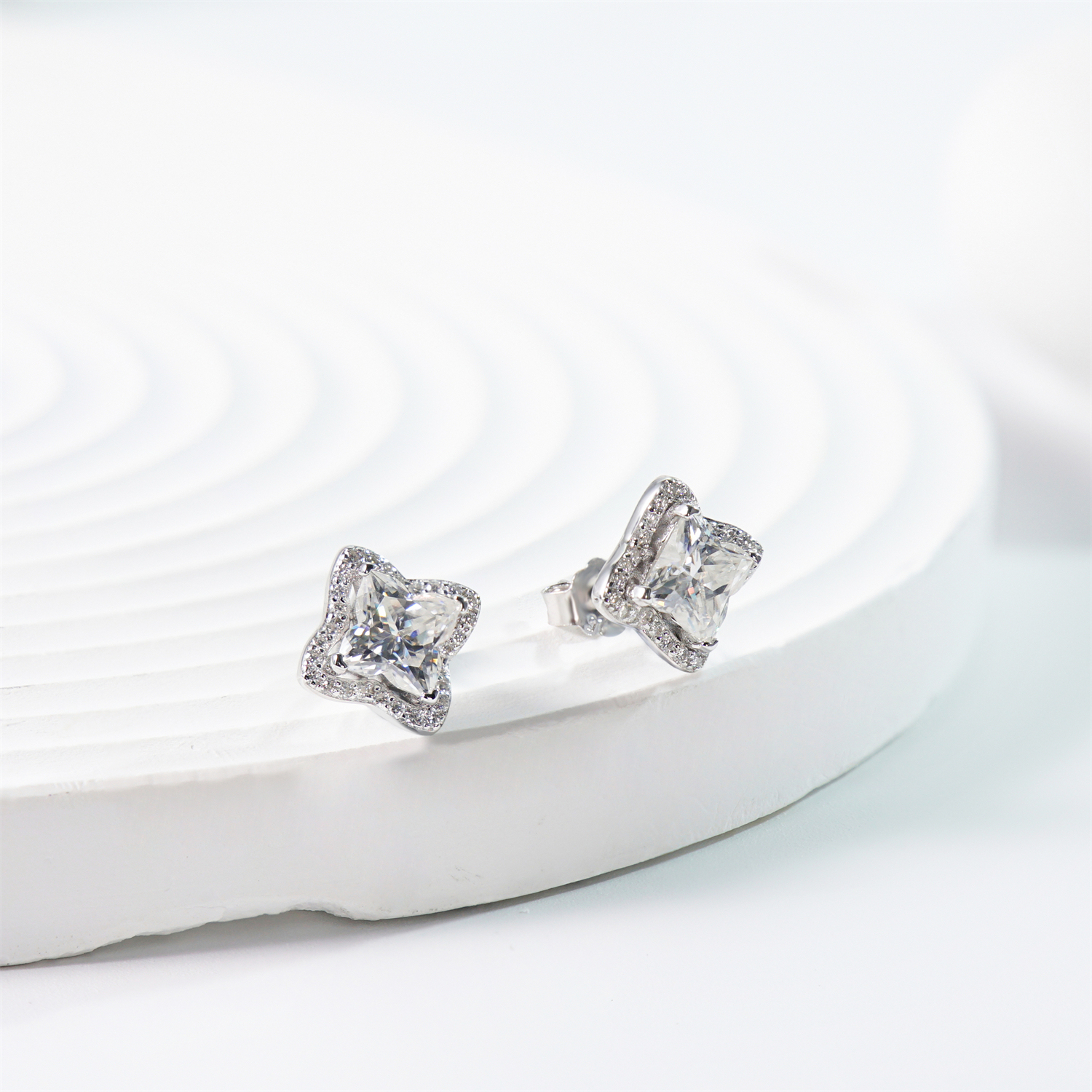 Delzzad Bling Luxury Four-Leaf Clover Earrings Lab-Created Moissanite Stud Earring S925 Sterling Silver Moissanite Jewelry Perfect  Gift for Men Women Wedding Set