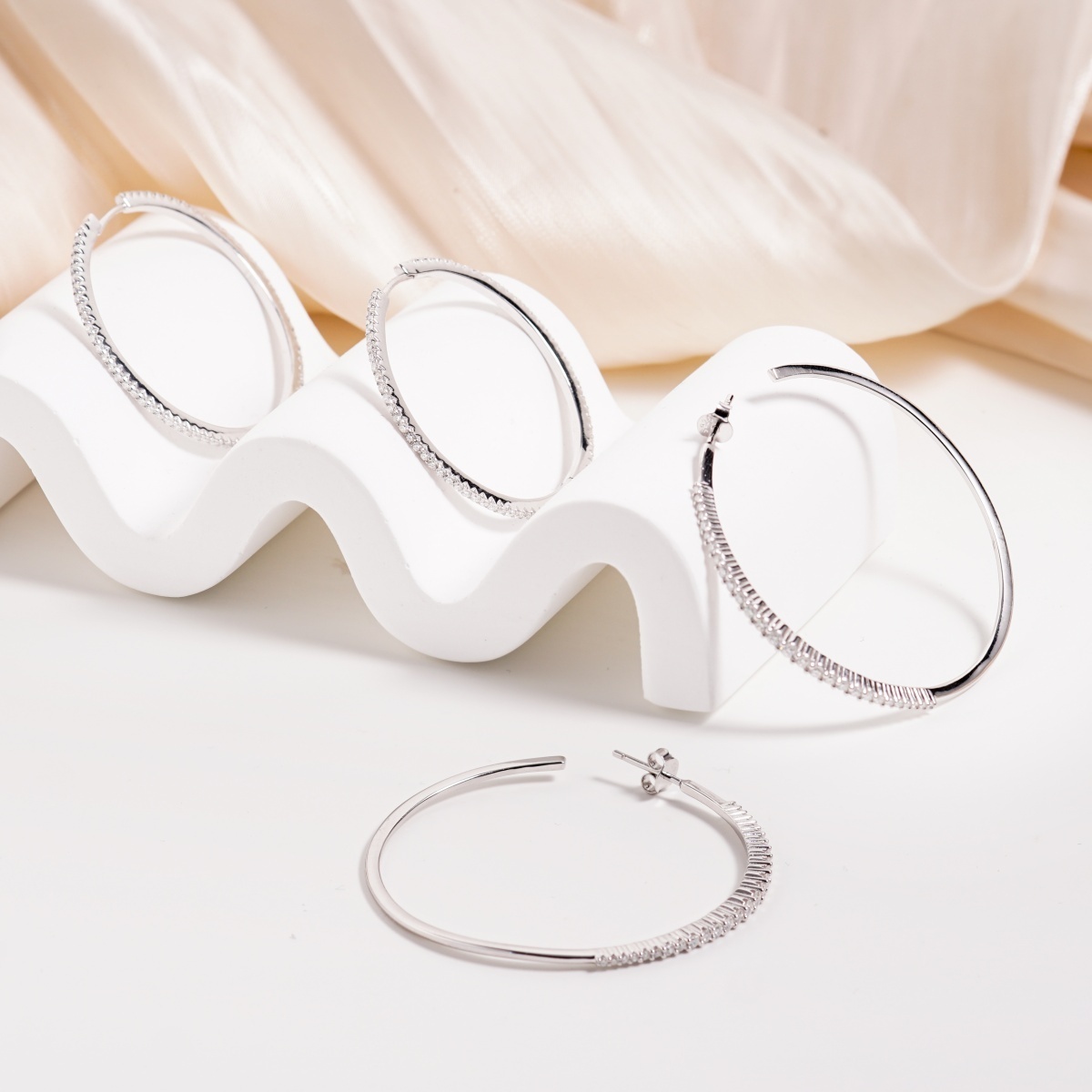 Delzzad Luminous Love Loops Earrings VVS Synthetic Moissanite Hoop Earrings S925/Copper Synthetic Moissanite Earrings Jewelry