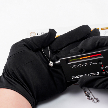 Delzzad 1ct Sparkling Leaf Clover Cut Pendant Necklace Lab-Created Moissanite Necklace S925 Sterling Silver Moissanite Jewelry Engagement Wedding Anniversary Perfect Gifts