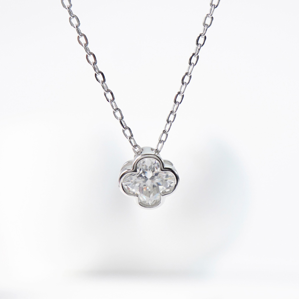 Delzzad 1ct Clover Cluster Pendant Necklace Lab-Created Moissanite Necklace S925 Sterling Silver Moissanite Jewelry Engagement Wedding Anniversary Perfect Gifts