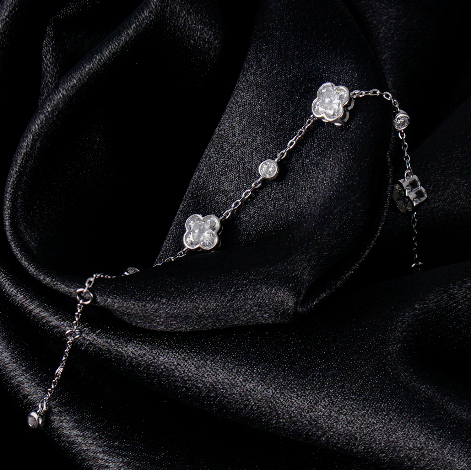 3.5ct Four Leaf Clover Cluster Adjustable Bracelet Lab-Created Moissanite Bracelet S925 Sterling Silver Moissanite Jewelry Engagement Wedding Anniversary Perfect Gifts